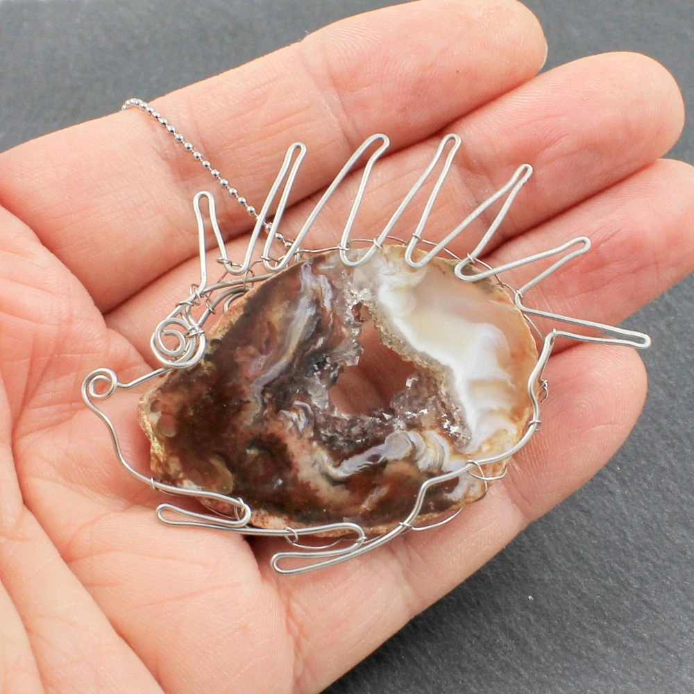 Přívěsek ježek s peříčkovým achátem