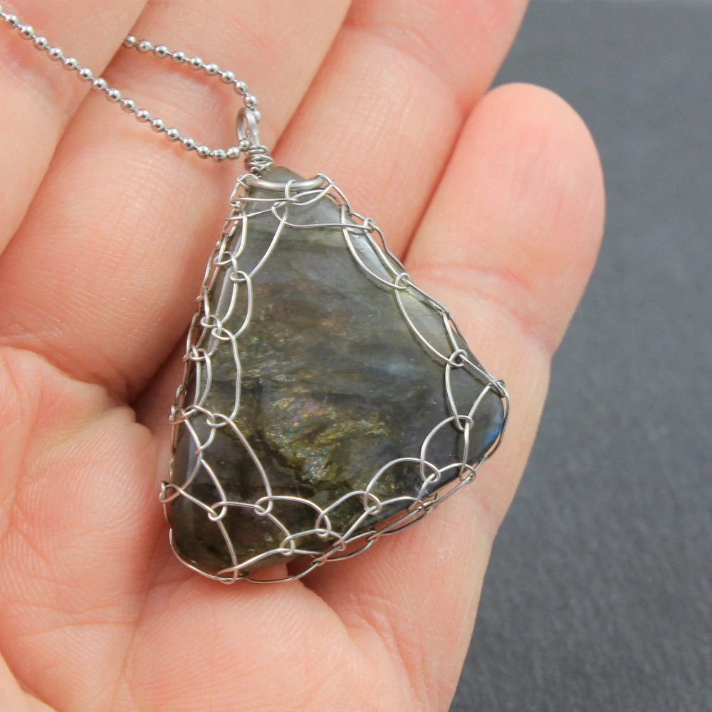 Labradorit přívěsek