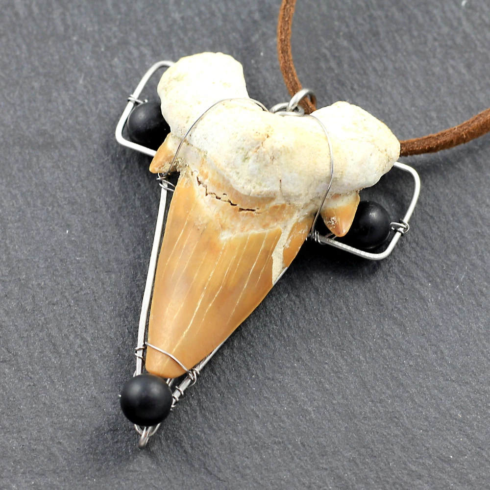 Pánský přívěsek na krk se zubem