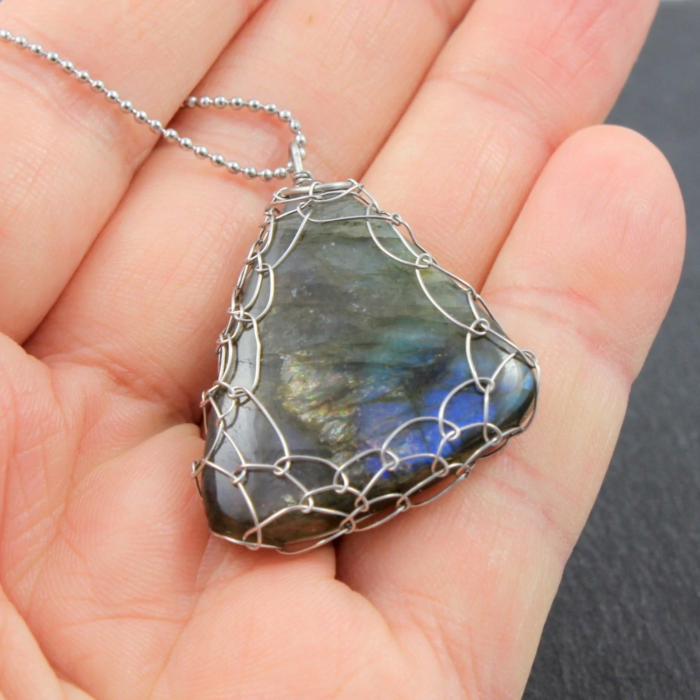 Labradorit přívěsek