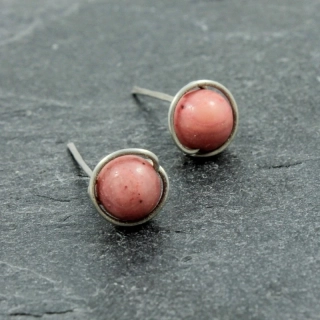 Růžové náušnice s rodonitem pecky