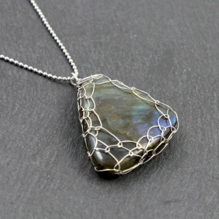 Labradorit přívěsek