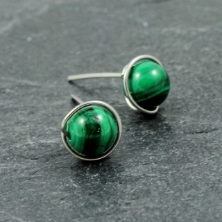 Puzetové náušnice s malachitem